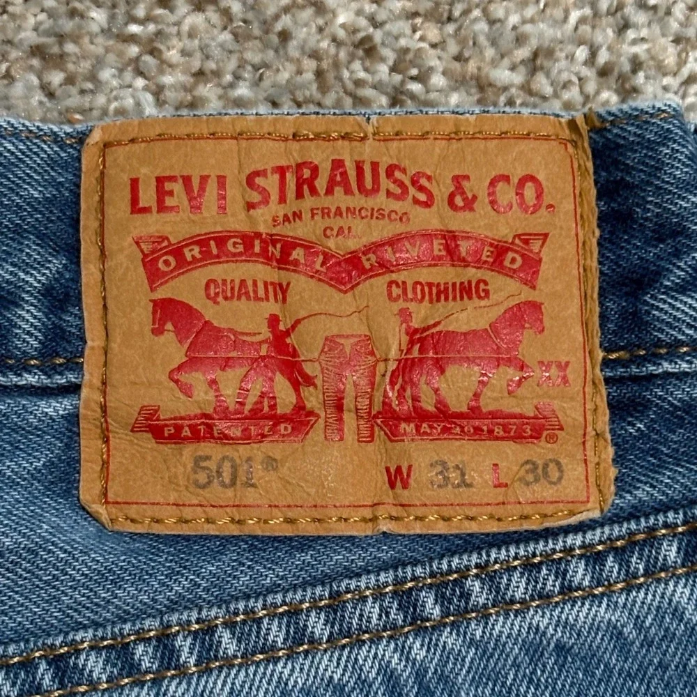 Levi's 501 Original Fit Jeans Mens 31x30 Blue Straight Leg Button Fly Denim